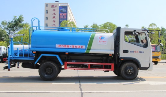 時風(fēng)風(fēng)順5方灑水車高清圖片 時風(fēng)風(fēng)順5方灑水車高清圖片