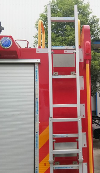 消防車(chē)后爬梯圖片 消防車(chē)后爬梯圖片